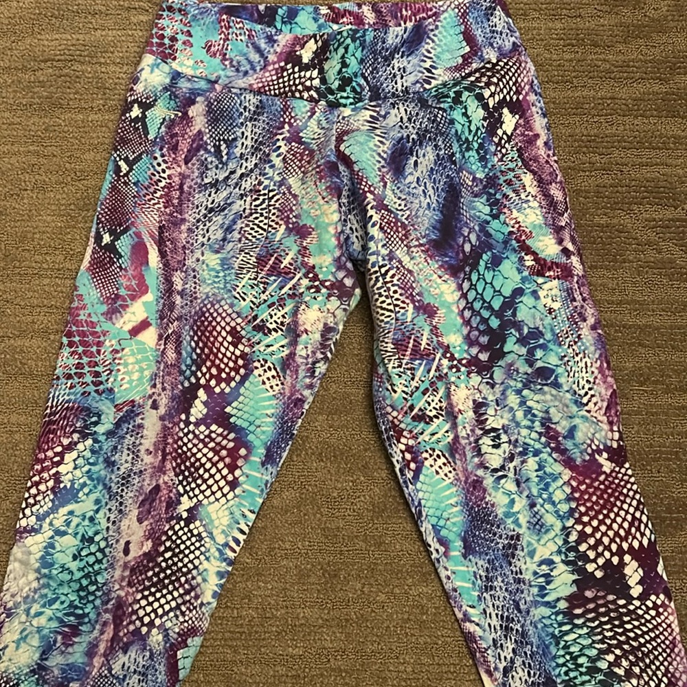 Crop snake print leggings